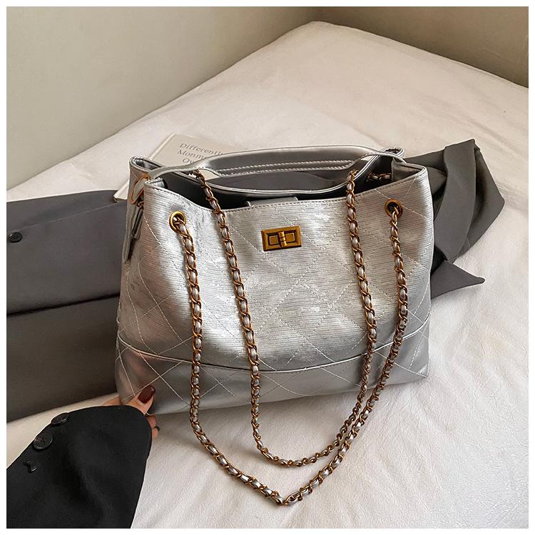 2025 New Diamond Checkered Chain Tote Bag Women's Fashion Versatile Light Luxury Crossbody Bag Large Capacity Commuter Shoulder Bag