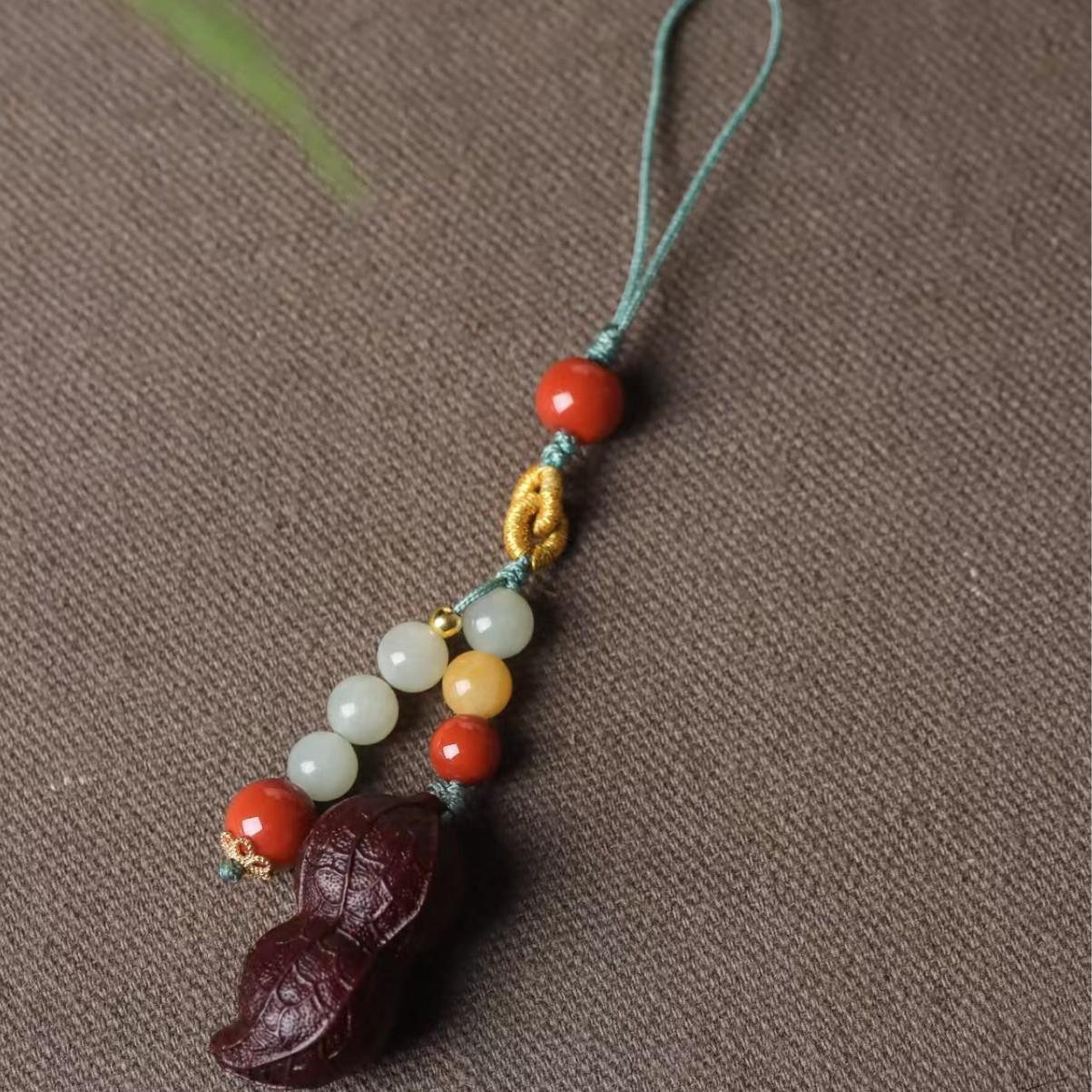 Red Sandalwood Pendant Keychain: Indian Small-Leaf, Creative Gift for Men and Women, Retro Design. LY236356