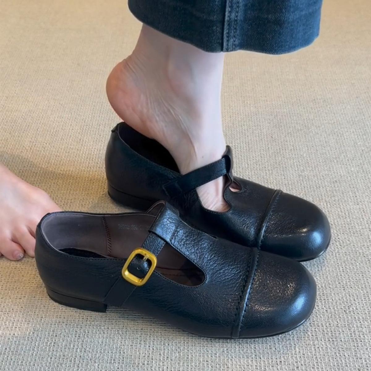 

Туфли Мэри Джейн с плоским дном и неглубоким горлом, ретро, с круглым носком и Т-образной пуговицей, полые, простые, универсальные, маленькие кожаные туфли для женщин 35 чёрный