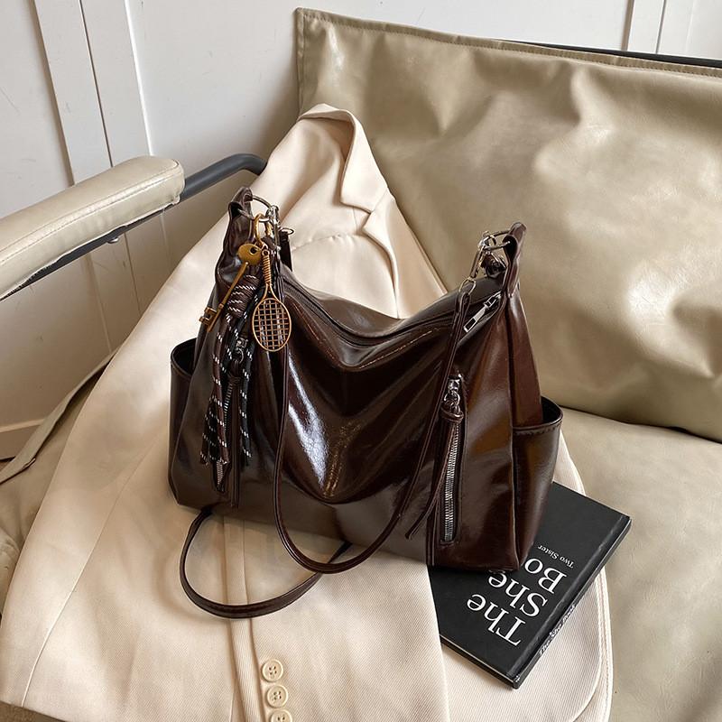 Street Style Pu Large Tote Bag For Women With Zipper Closure And Inner Phone Pocket