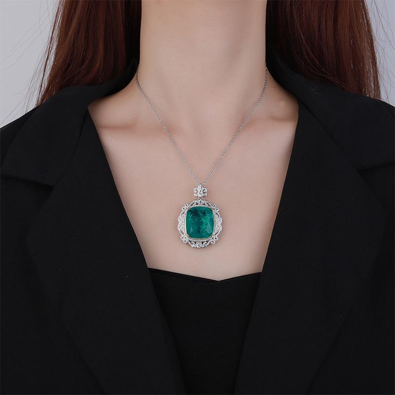 Jewelry Copper Bottom Gold-Plated Simulation Color Treasure Luxury Inlaid Square 20 * 23 Pendant Necklace