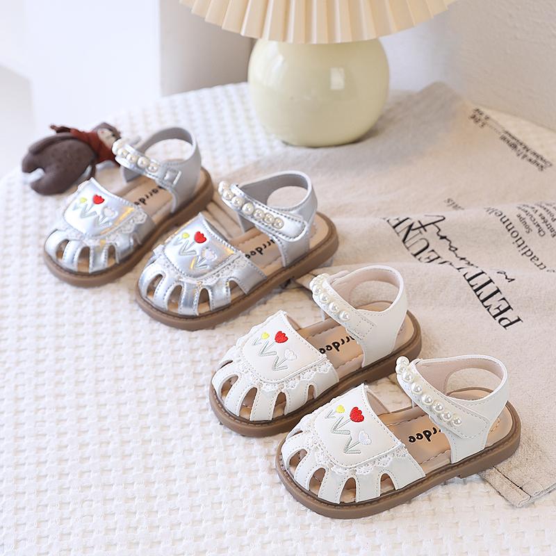 Girls' Fashion Sandals Children'S Hollow-Out Beach Shoes Anti-Kick Toe Protection Embroidered Flowers Cute Classic New Style
