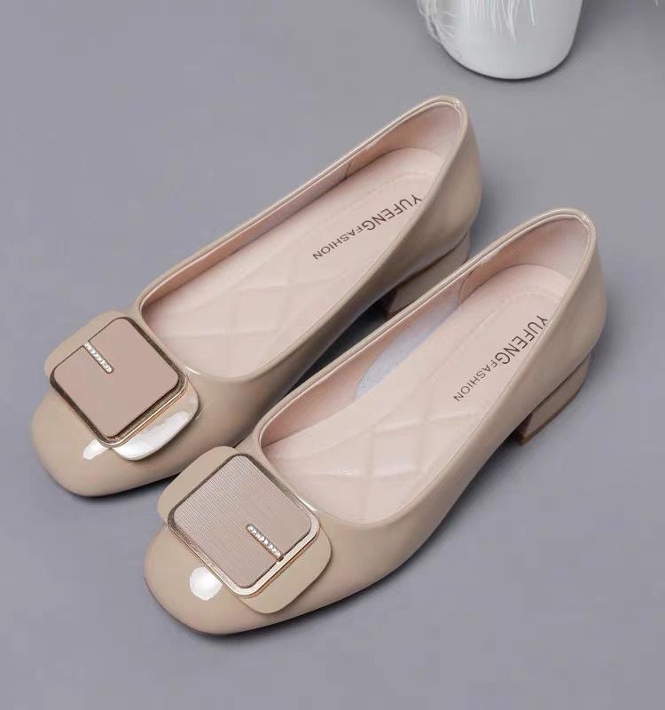 

Лакированные туфли на низком каблуке женские, новые 2024, дышащие, небольшие кожаные туфли с неглубоким носком, туфли Doudou на среднем каблуке, всесезонная рабочая обувь 40 абрикосовый