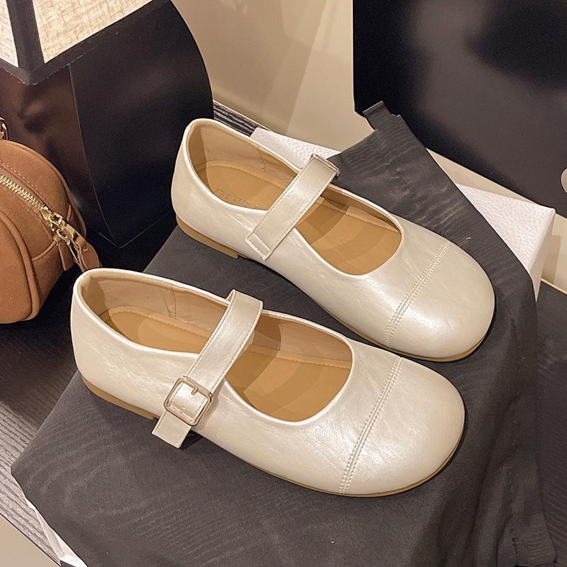 Shallow mouth Mary Jane shoes women's 2025 new spring and summer flat-soled soft-soled with skirt Doudou shoes French evening single shoes