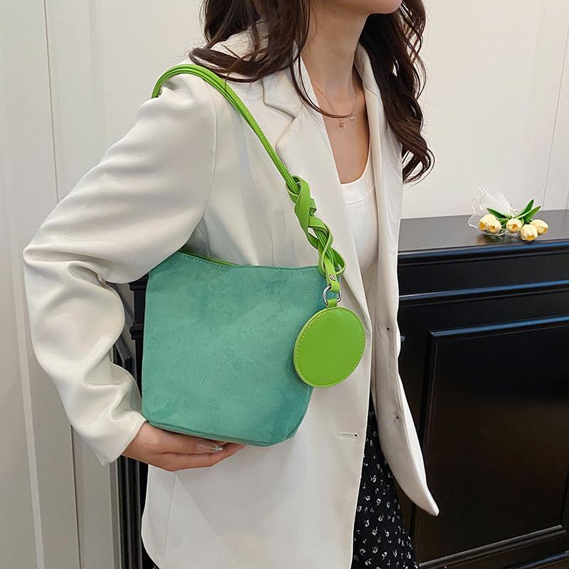 Retro Soft Pu Water Bucket Bag For Women With Magnet Closure And Mobile Pocket