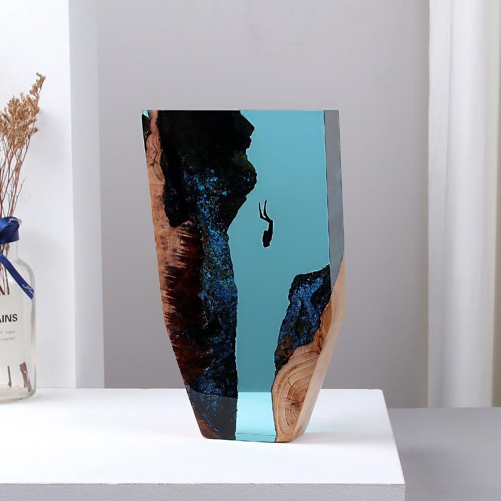 Creative Sea Cave Diver Night Light, Resin & Solid Wood Desk Ornament, Birthday Gift