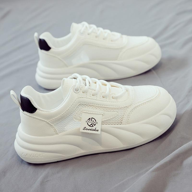 Sommer Mesh atmungsaktiv und vielseitig neue kleine weiße Schuhe Damenschuhe dicksohlige erhöhende Board-Schuhe Sommer Mesh Schuhe
