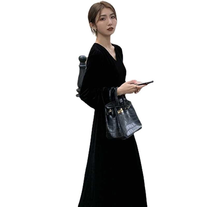 High sense French Hepburn style small black dress evening dress with coat backing black golden velvet dress women's autumn