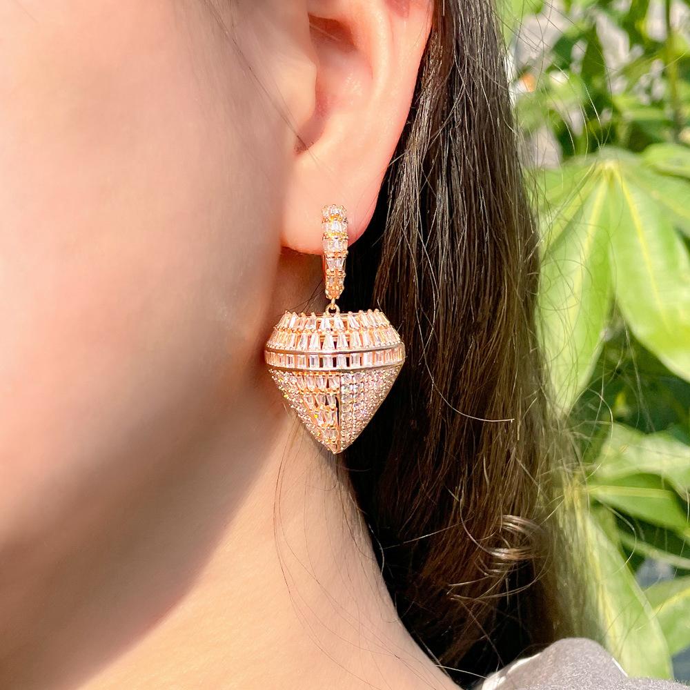 Three-Dimensional Large Diamond Shape Geometric Earrings, Super Flash Plated 18K Gold Micro-Set Zircon Earrings, Earrings.