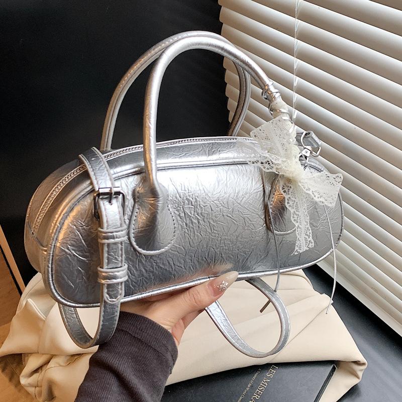 Portable High-end Fashion Pillow Bag Women's 2025 Spring and Summer New Simple Casual Shoulder Bag Niche Design Women's Bag