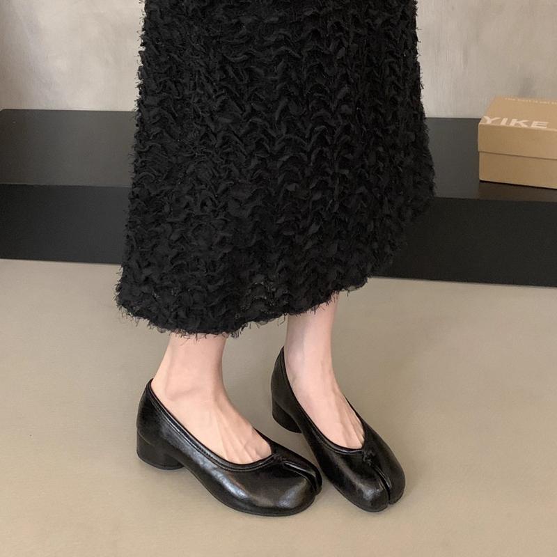 Fashion SUOJIALUN 2025 Autumn New Women Flat Shoes Fashion Split Toe Soft Flat Single Shoes Square Low Heel Outdoor Dress Boat Shoes 35 4098₽