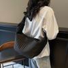 Shoulder bag women's 2025 summer new niche design wide shoulder strap cloud bag lazy wind messenger tote bag