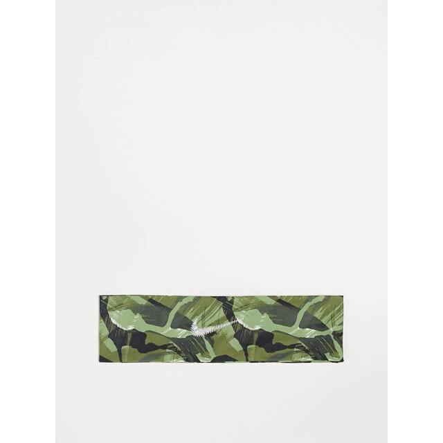 

Зеленая мужская повязка на голову с камуфляжным принтом Nike