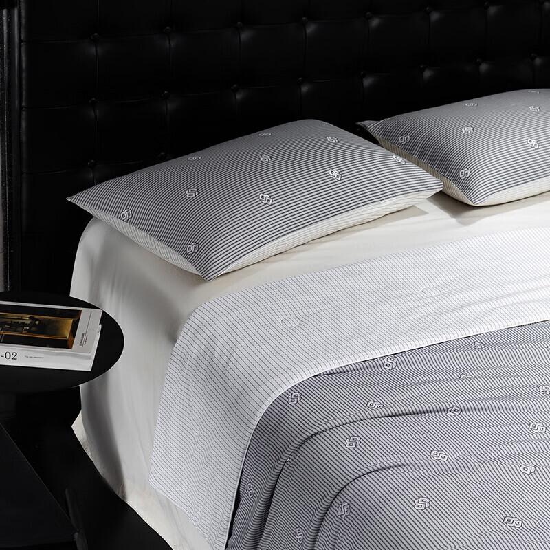 BOSS Hugo Boss All-Season Ice Bamboo Cooling Quilt