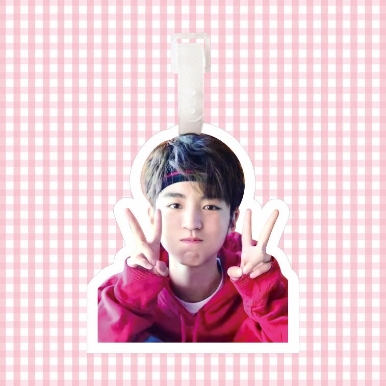 Wang Junkai Luggage Tag Backpack Pendant - Anti-Lost Key Chain and Travel Suitcase Ornament