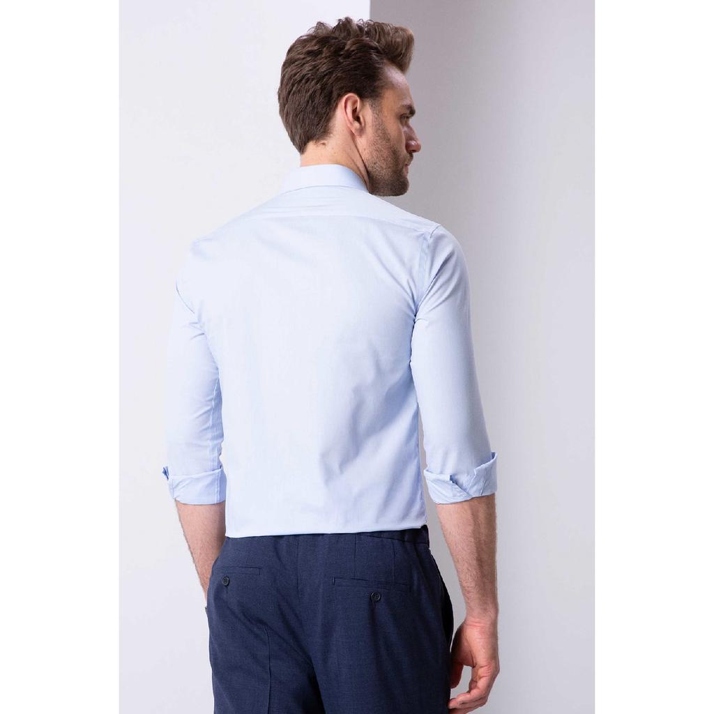 Biała koszula basic o dopasowanym kroju