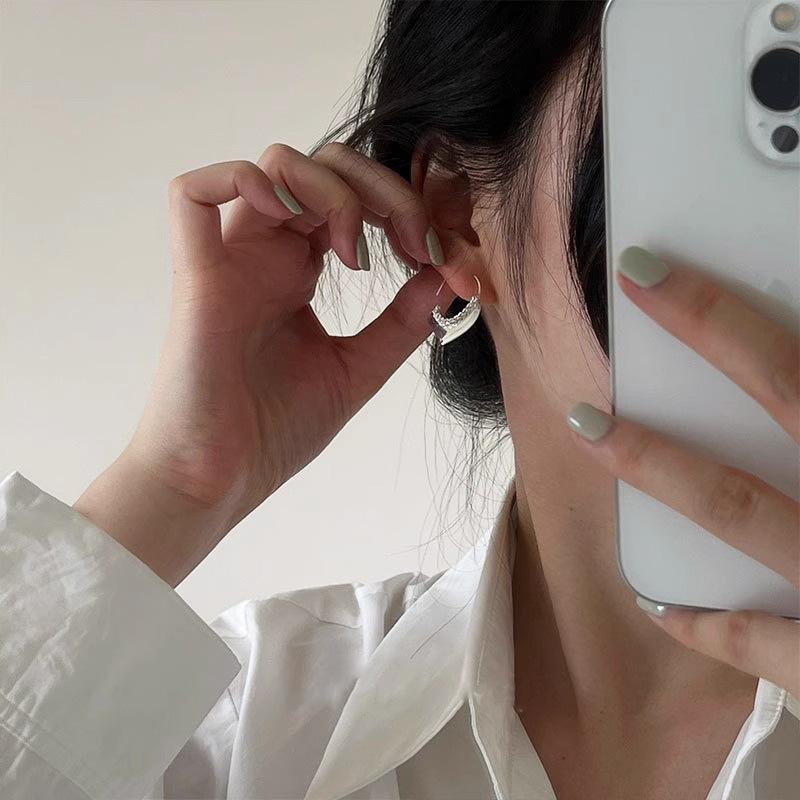 Ins Fashion Niche Design Sense Modification of The Face Shape Earrings Female Glossy Simple Glossy Love Heart Tassel Earrings Ambience Back To School
