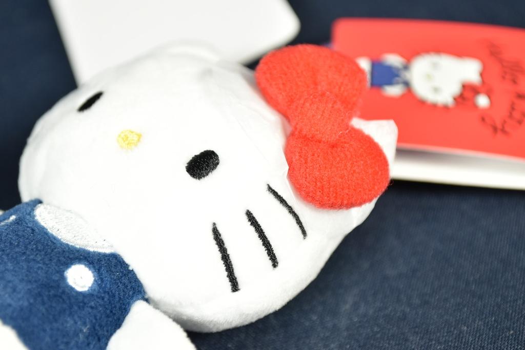 Sanrio Original Hello Kitty Mini Mascot with Heart-Shaped Key Ring H:10cm
