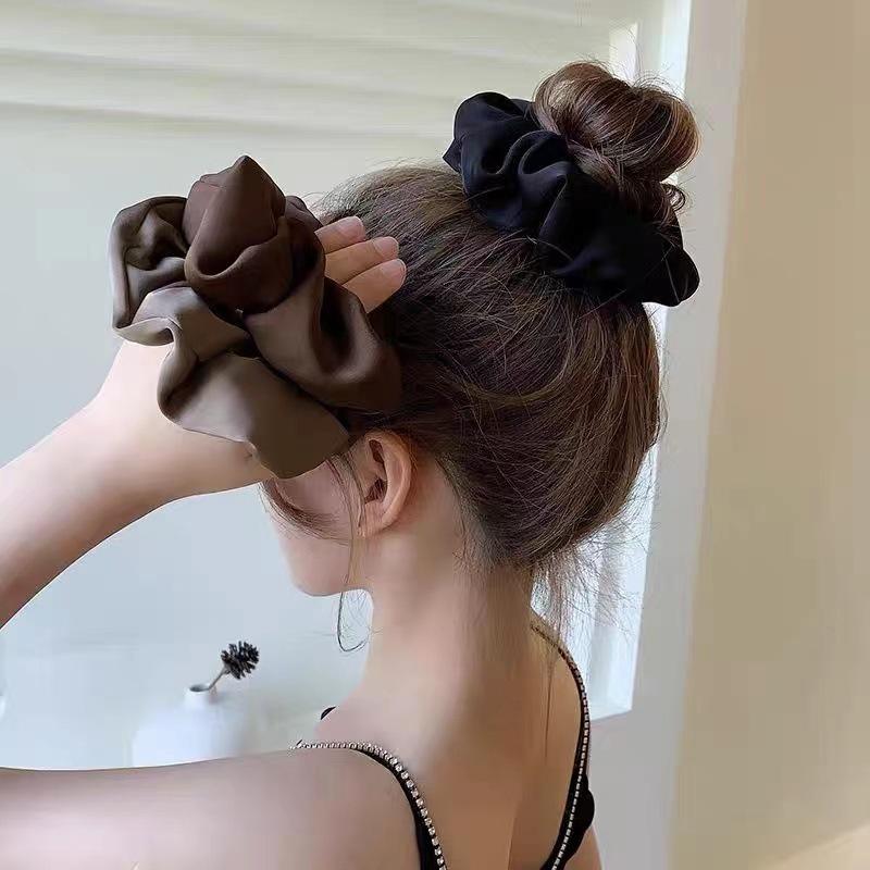 Fashionable And Versatile Headband Elastic Fabric Material Handcrafted Design Ideal Hair Accessory For Trendy Commuters