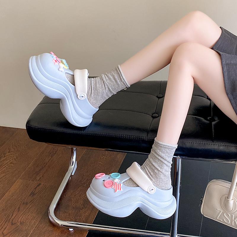 Cute thick-soled hole shoes, wear new beach hole shoes outside