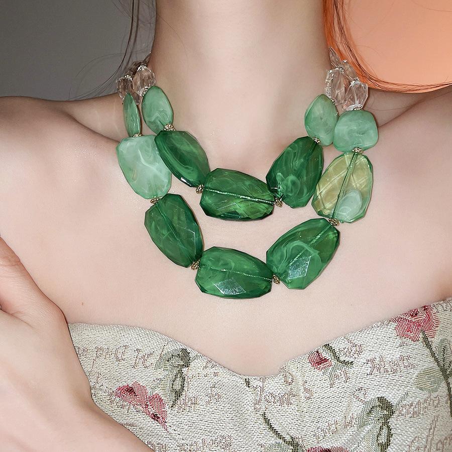 European and American color acrylic shell beaded necklace design sense collarbone chain exaggerated necklace women