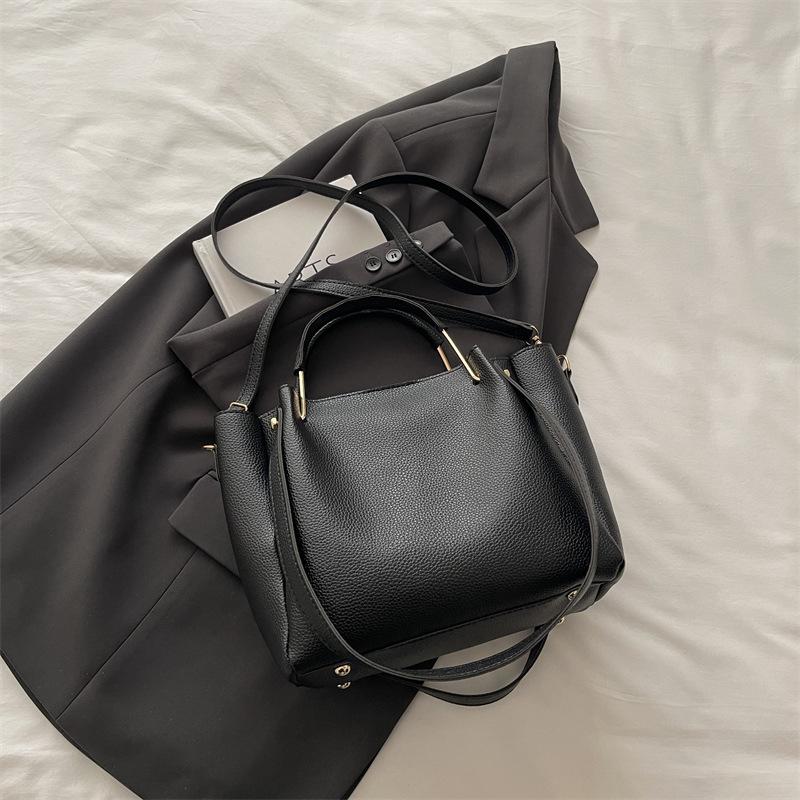 Niche retro portable bucket bag women s autumn new simple commuter armpit bag fashionable shoulder bag