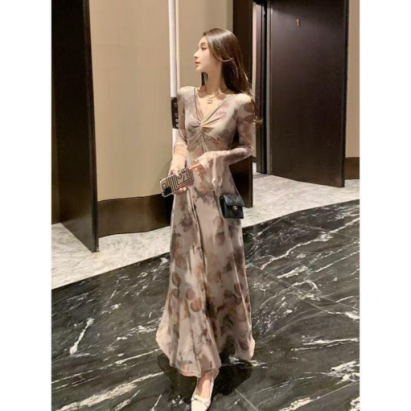 Autumn and winter new Chinese retro printed dress women s autumn new slim-fitting hip skirt temperament horn sleeve A-shaped long dress S