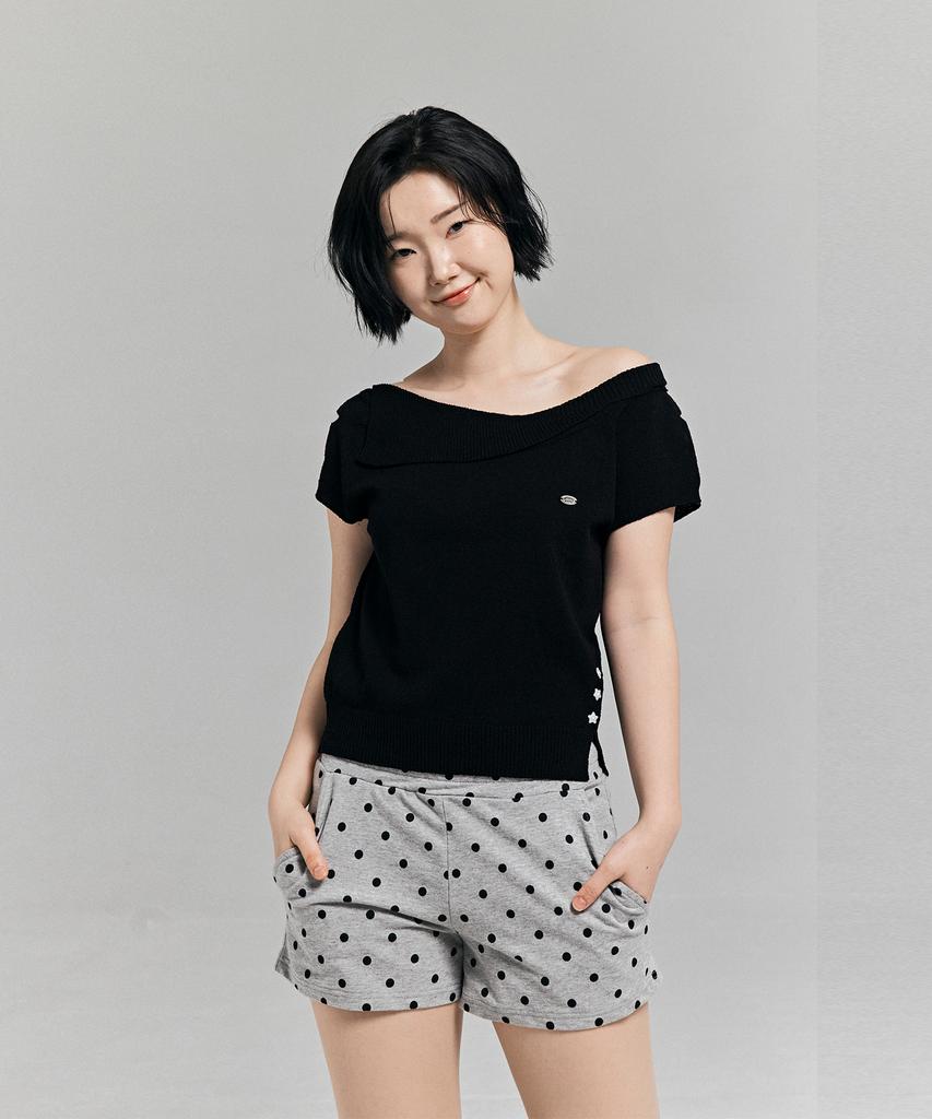 AWESOME STUDIO Asymmetrical Collar Off-Shoulder Knit Black