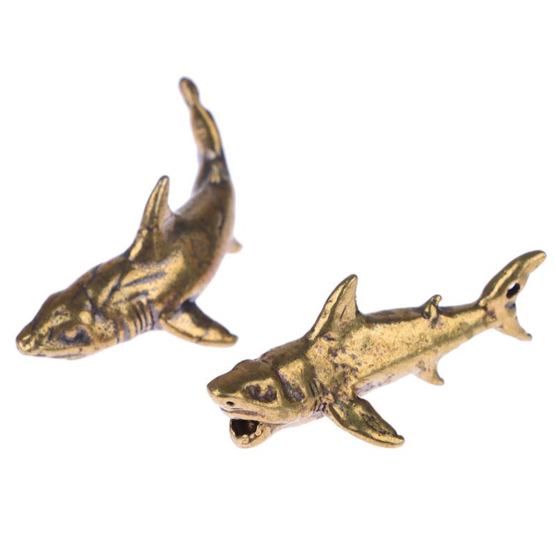 1 pz Ottone Squalo Animali Statuette Miniature Ornamento da Scrivania Decorazione per la Casa Artigianato Portachiavi Vintage Ciondolo Gioiello Regalo