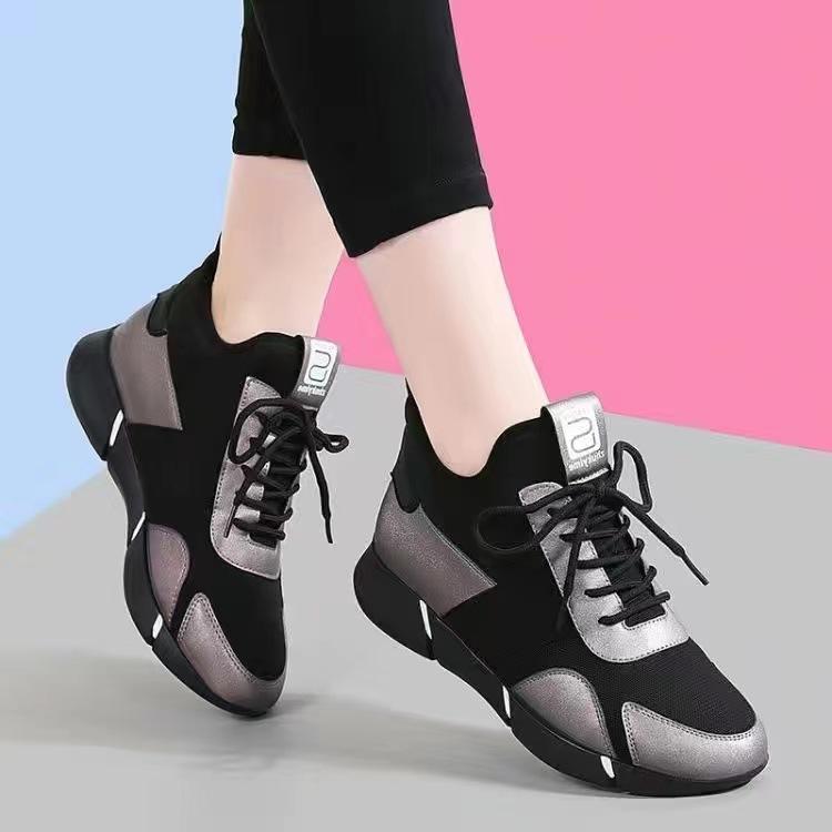 New Spring and Summer Women's Shoes Breathable Mesh Soft Sole Versatile Leather Walking Mother Shoes One Pedal Lazy Shoes
