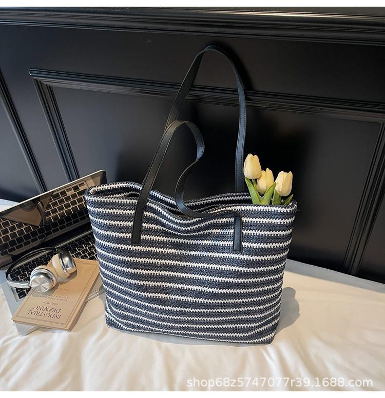 Large Capacity Striped Straw Bag Women's Bag 2025 New Seaside Resort Style Woven Tote Bag Casual Shoulder Bag Trend