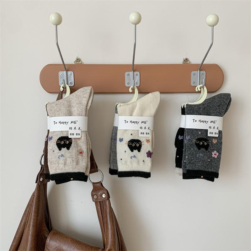 Cute Cartoon Cat Thickened Wool Socks for Autumn and Winter, Women's Warm Mid-calf Socks, Color-blocking Pile Socks
