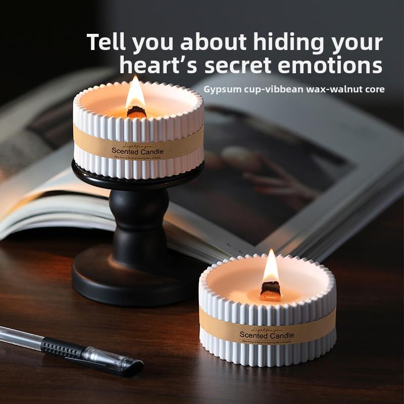 Hot Sale Unique Embossed Ceramic Jars Soy Wax Aromatherapy Candle Luxury Smudge Wood Wick Glass Tube Scented Candle With Lid