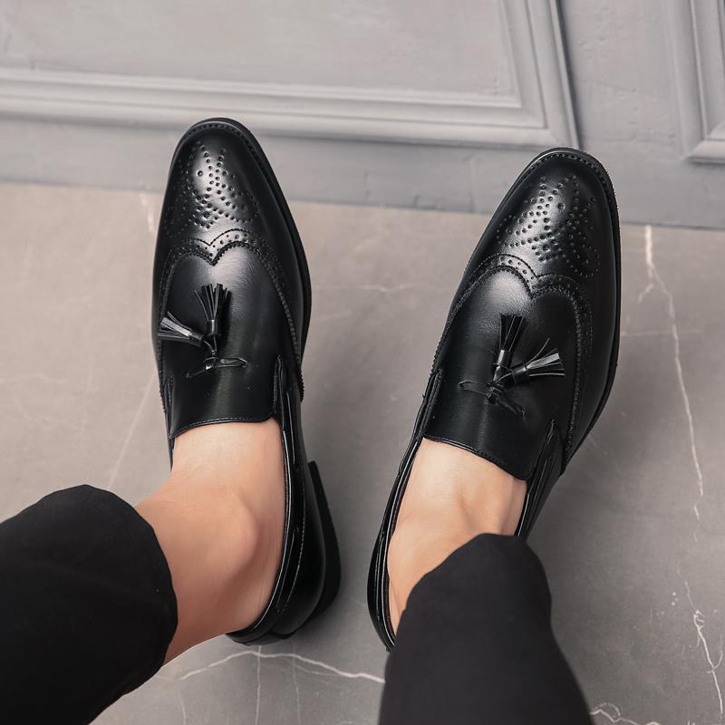 Fashion Spring New Men's Breathable Carved Tassel Casual Loafers British Style Men Comfortable Soft Sole with Pointed Toe Leather Shoes