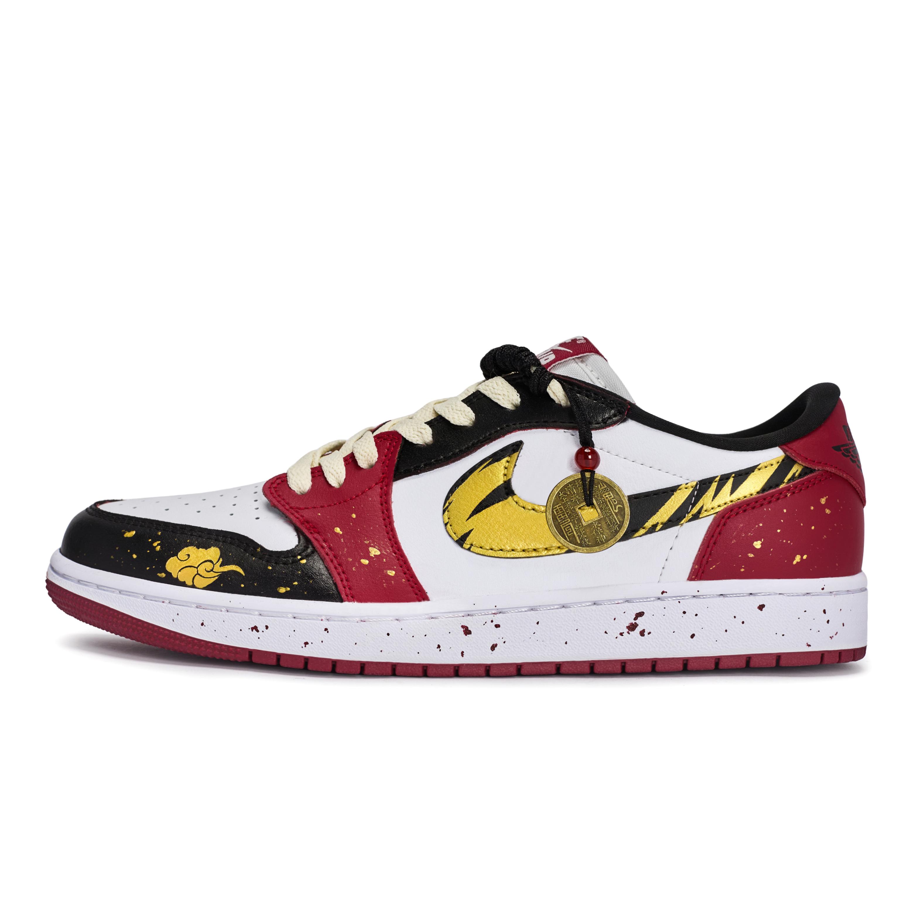 

Jordan Air Jordan 1 811 Manufacturing, Swift As The Wind Low top Vintage Basketball Shoes Unisex Black White Red Gold HQ6998-600(Team80-) 44.5