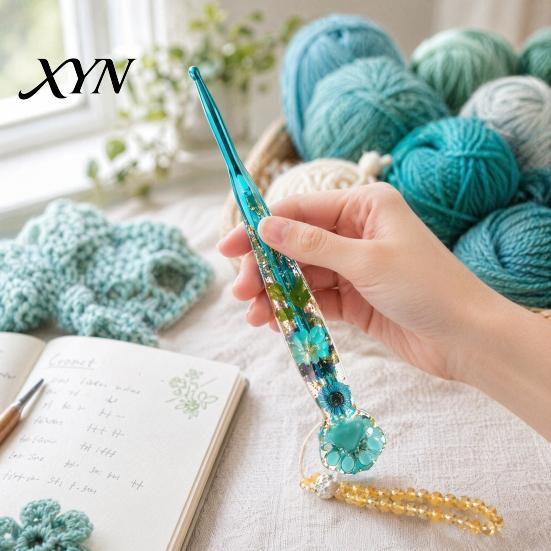 Crochet Hook Resin Floral Hook, Dried Flower Clear Handle Hand Sore Prevention Tool Metal Head with Beaded Wristlet for Arthritis Beginners