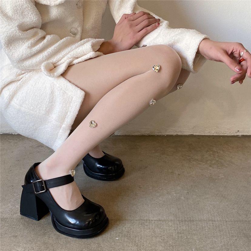 Unikt Design Håndlagde Rhinestone Hjerte Overall Sokker - Kule & Søte Tynne Utsøkte Silke Strømpebukser for Kvinner, Hvite Anti-Hakk Strømper