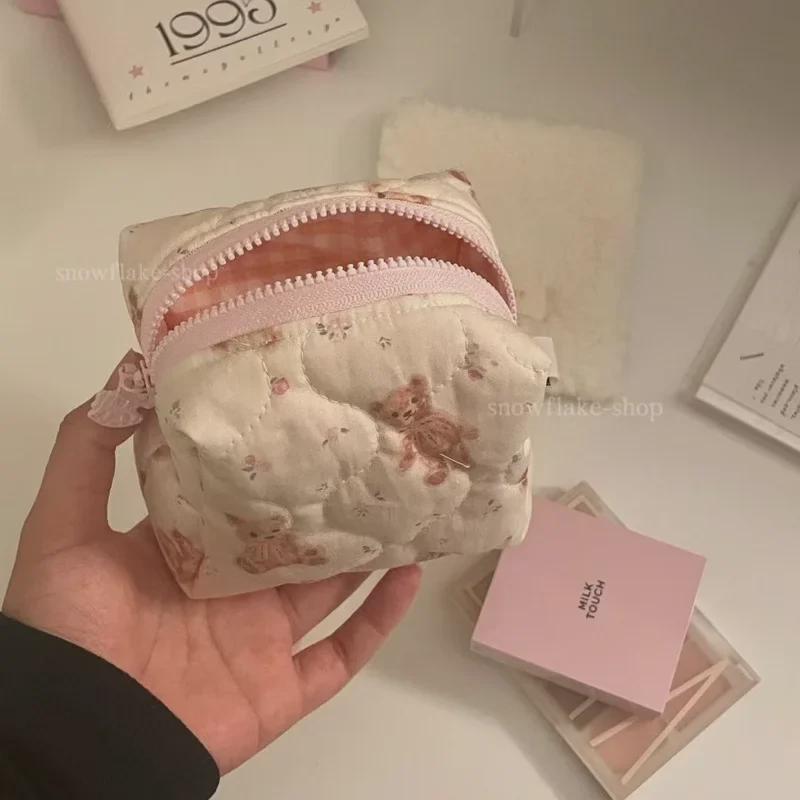 Xiaohongshu Quilted Bear Cosmetic Bag: High-Value, Gentle Print Wash Bag