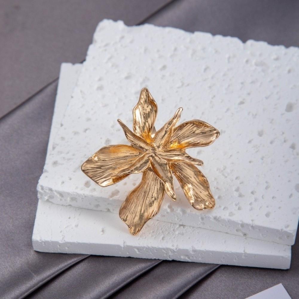Zinc Zinc Alloy Gold Big Floral Ring Adjustable Irregular Geometric Petal Ring Metal Flower Ring  Trendy