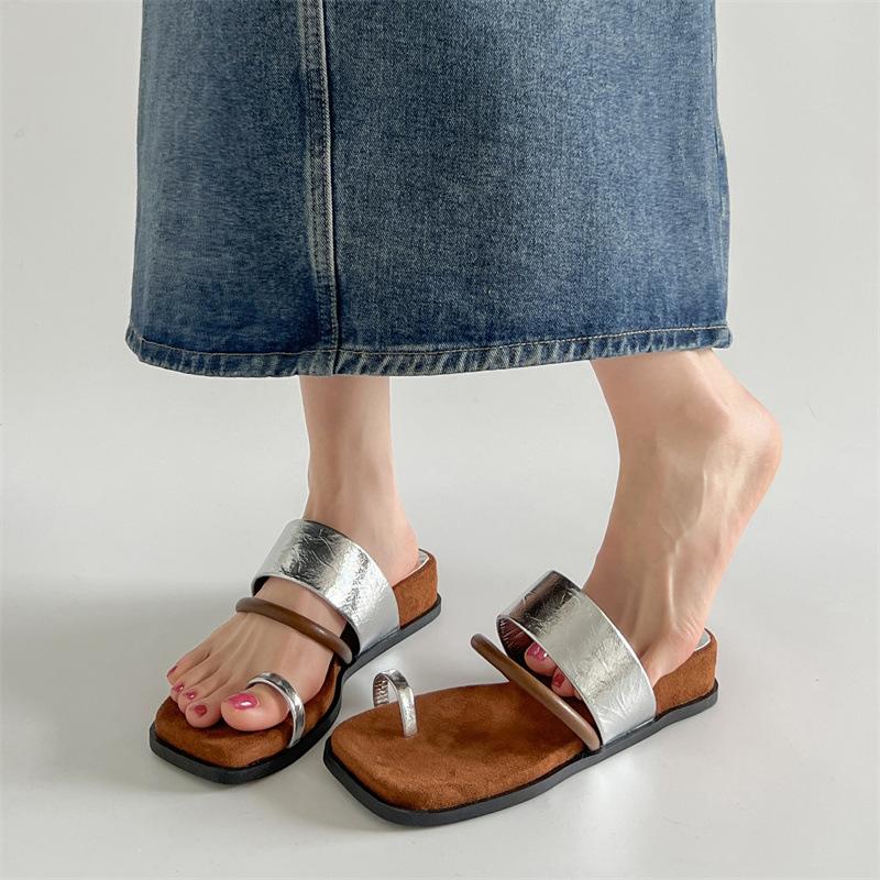 Fashion temperament retro French wedge heel one-word slippers women's summer wear 2025 new versatile Roman cool slippers