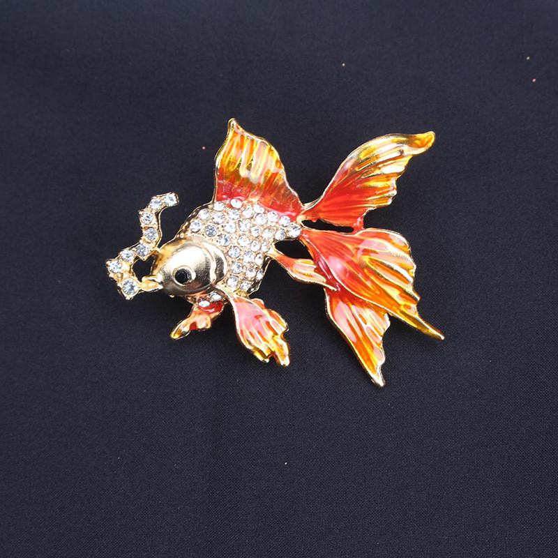 Koi Fish Brooch Pin With Electroplated Alloy For Fashionable Women And Men