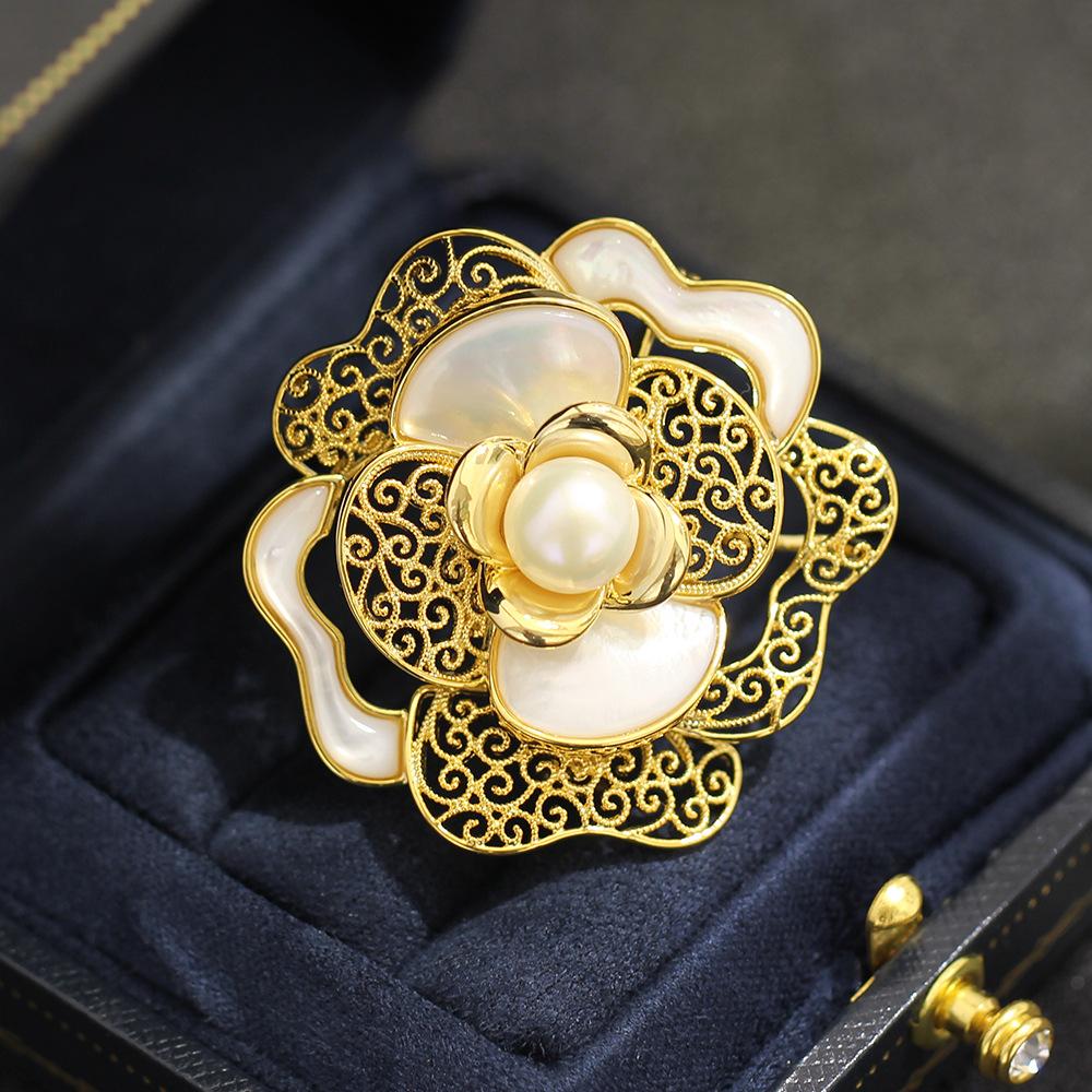 Elegant High-End Natural Fritillary Freshwater Pearl Camellia Brooch Temperament Niche Flower Rose Pin Women'S Accessories