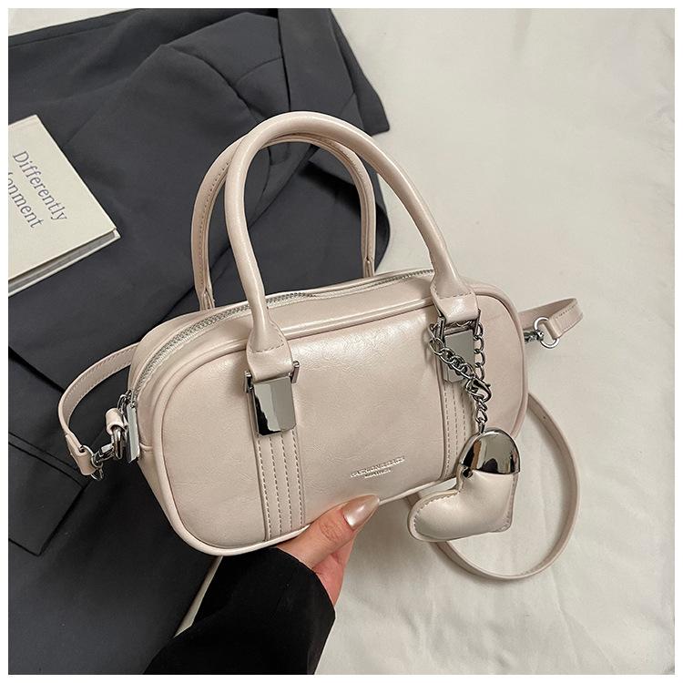 

Нишевая простая повседневная сумка через плечо с косым клапаном для женщин 2025 новая модная сумка на плечо трендовая сумка-тоут сумка-подушка женская