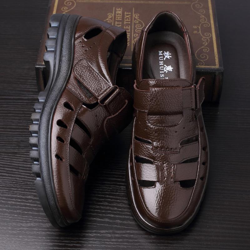 Hollow Leather Shoes Men's Leather Soft Sole Velcro Hole Hole Father Summer Sandals Breathable Men's Casual Shoes Middle-aged and Elderly