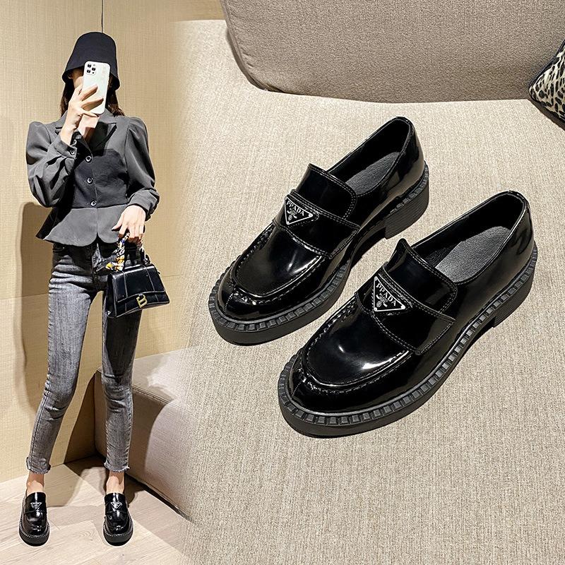 

Кожаная платформа женская осень и зима новая коричневая для работы на одном педале одинарная обувь универсальные маленькие кожаные туфли 40 чёрный