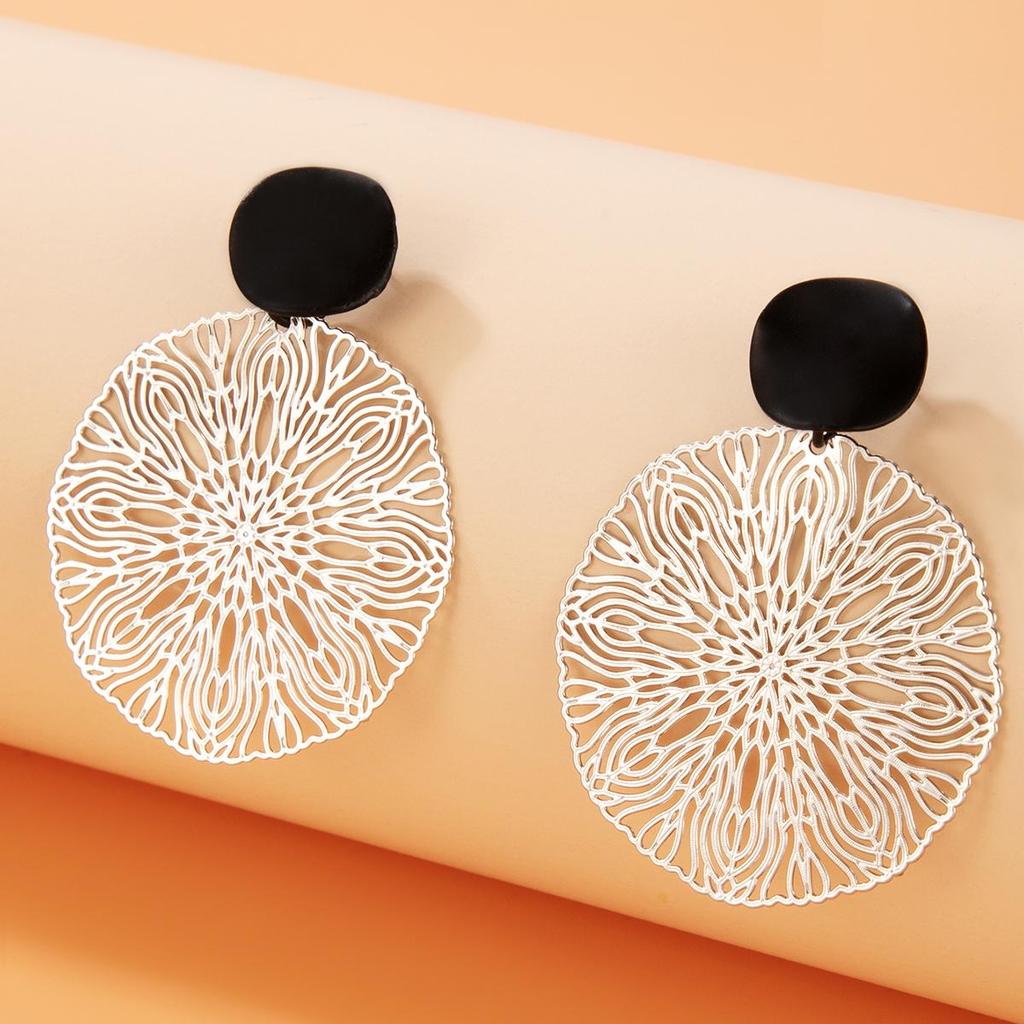 Fashionable Classic Geometric Hollow Carved Drop Earrings for Women Simple Versatile Accessories Suitable for Daily Wearing Earrings