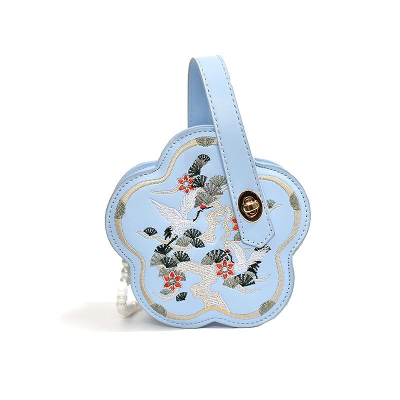 

Adorable Girls Floral Embroidered Handbag Lightweight Summer Chain Bag For Kids