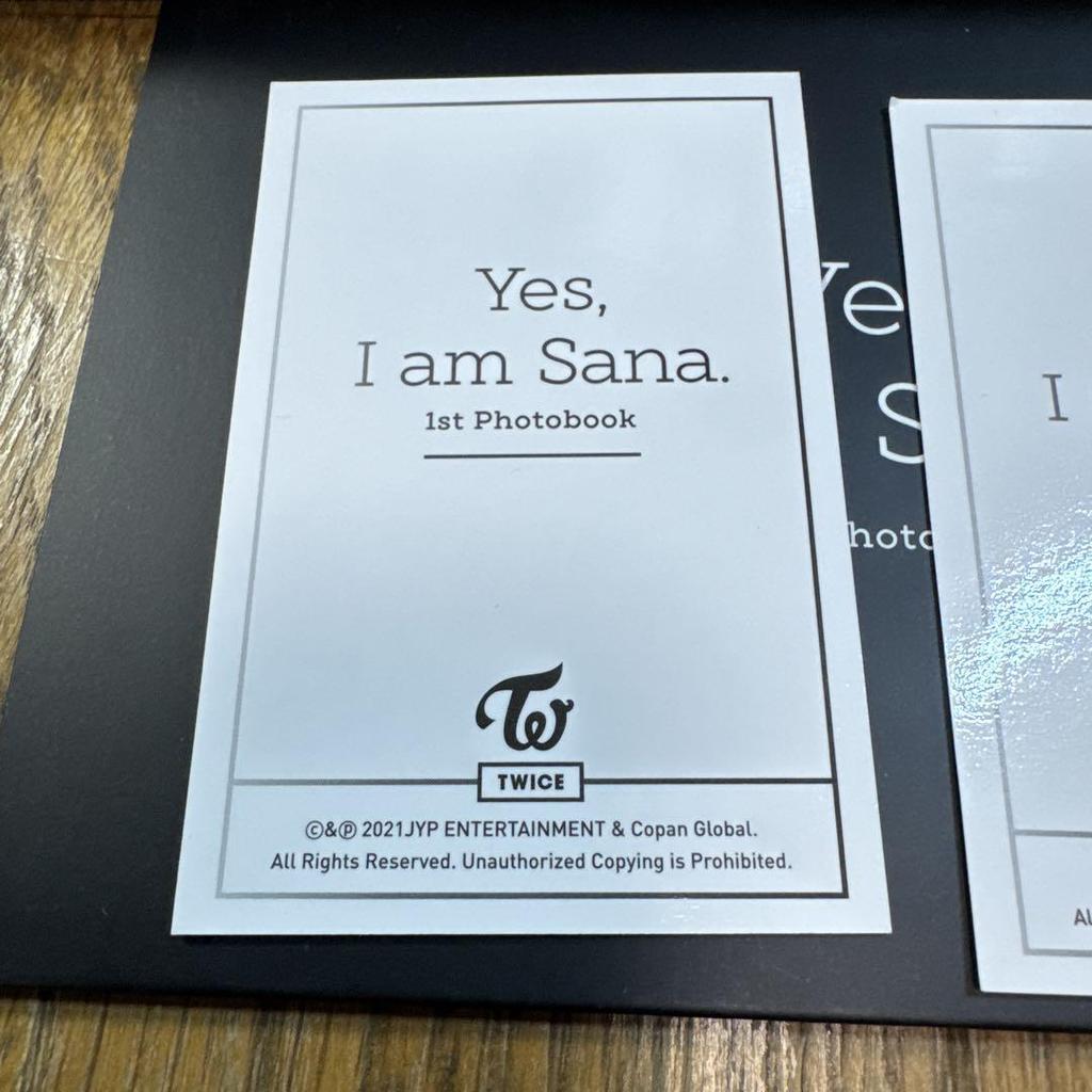 [USED] TWICE SANA Sana Deluxe Photobook "Yes, I am Sana" with Trading Card