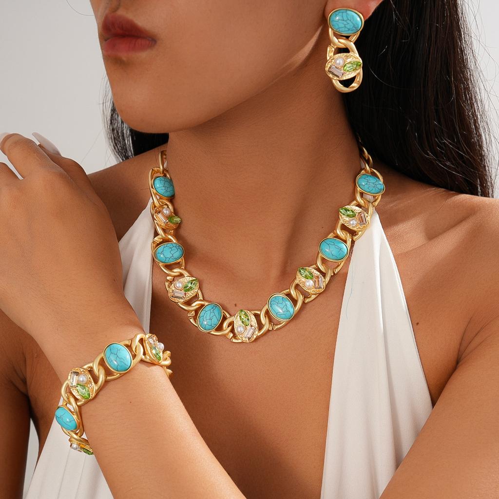 მოდური სამკაული ქალის კომპლექტისთვის