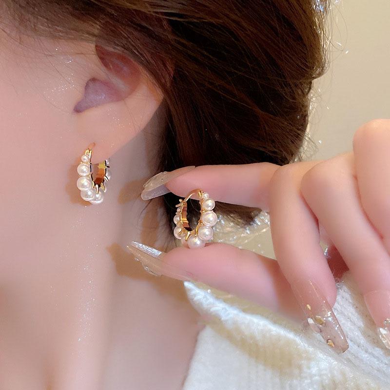 Elegant Resin Shell Geometric Flower Earrings For Women Statement Round Circle Hoop Earrings Party Wedding Jewelry Ear Buckle